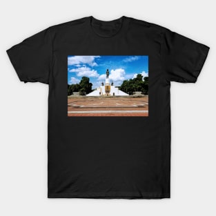 King Rama VI statue, Lumphini Park, Bangkok Thailand T-Shirt